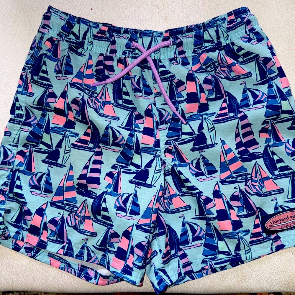 Vineyard vines trunks sailboat